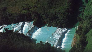 Vista aerea delle cascate di Agua Azul